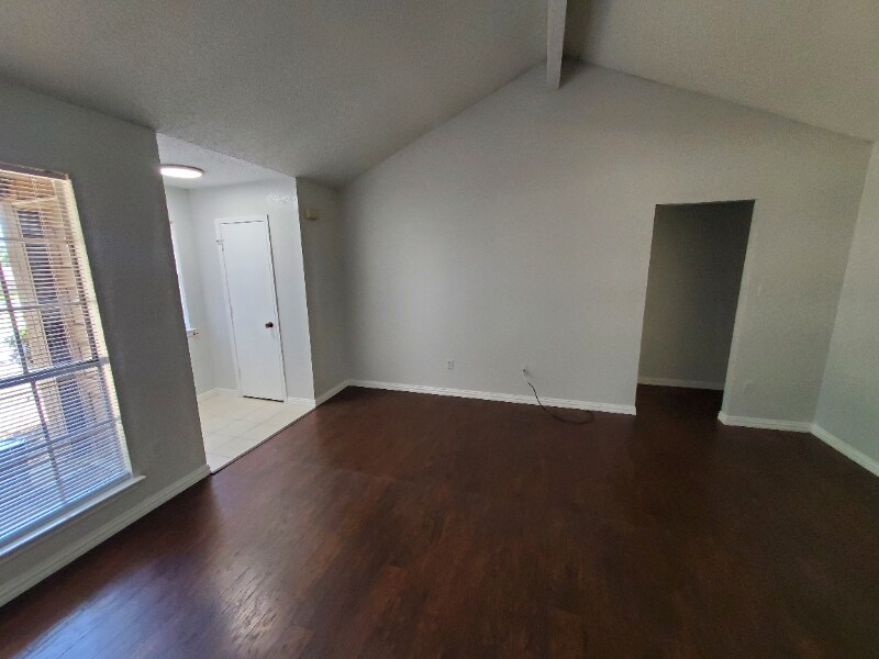 Building Photo - 310 Bluegrass Ln