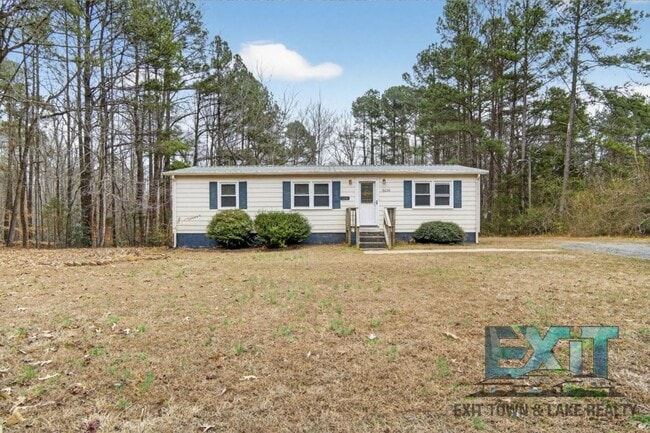 Building Photo - 3 Bedroom, 1 Bath Home Available