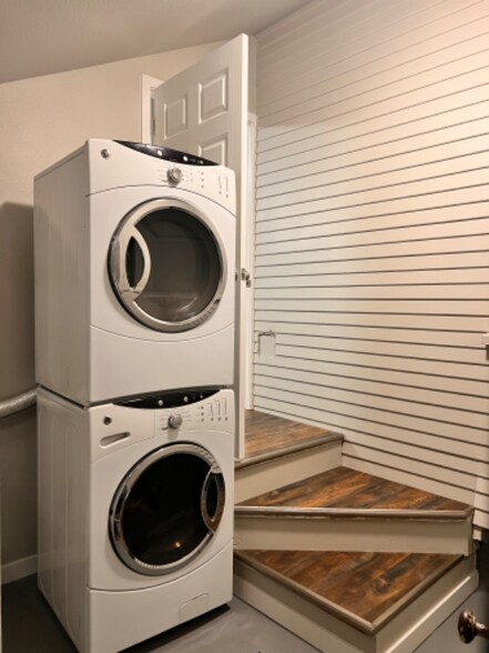 Building Photo - 1813 Pleasant St