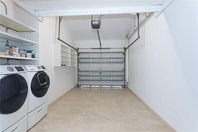 Building Photo - 231 Poinciana Island Dr