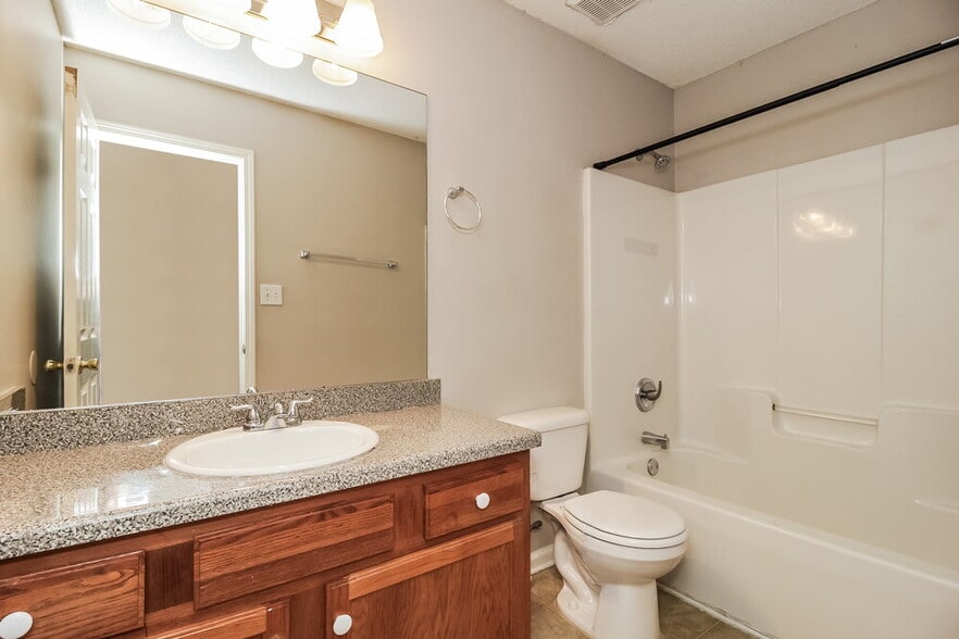 Building Photo - 28 Fernwick Ct