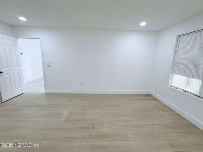 Building Photo - 2160 Rothbury Dr