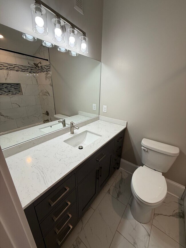 Building Photo - 4 Bedroom Fully Remodeled House Located in Five Points!