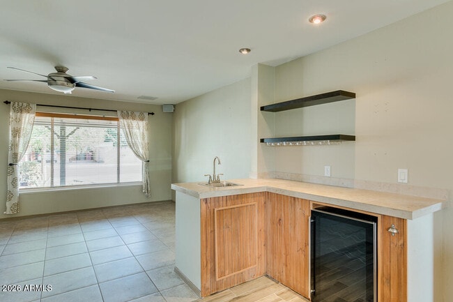 Building Photo - 7248 E Wilshire Dr