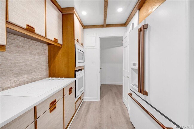 Building Photo - 500 High Point Dr