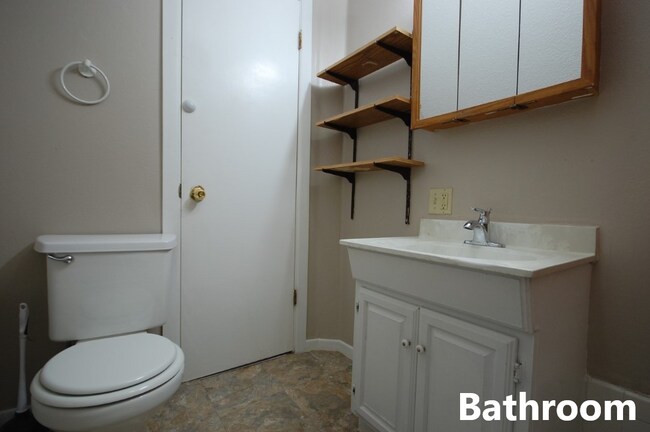 Building Photo - 520 W 5th St