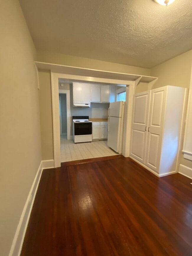 Building Photo - Perfect home with 2 kitchens at NCSU