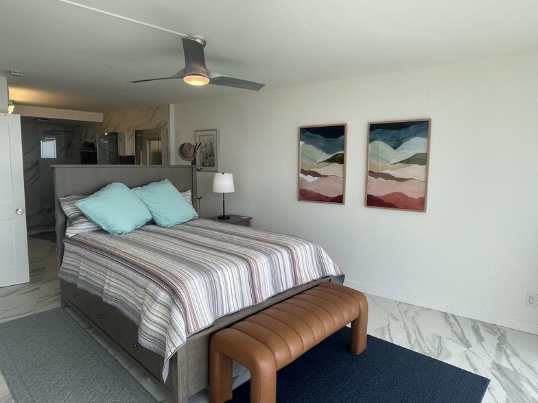 Bedroom - 700 E Ocean Blvd
