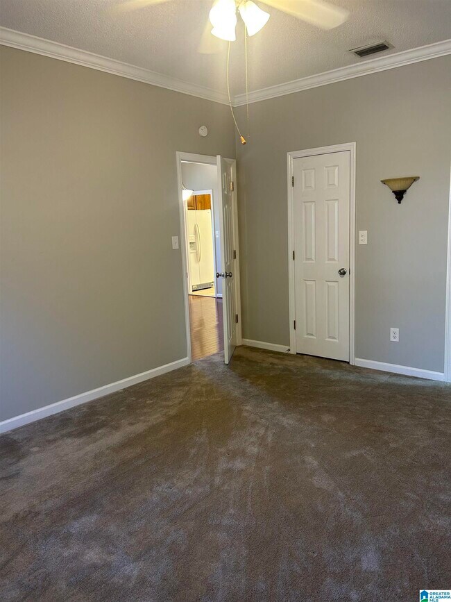 Building Photo - 2212 Ascot Ln