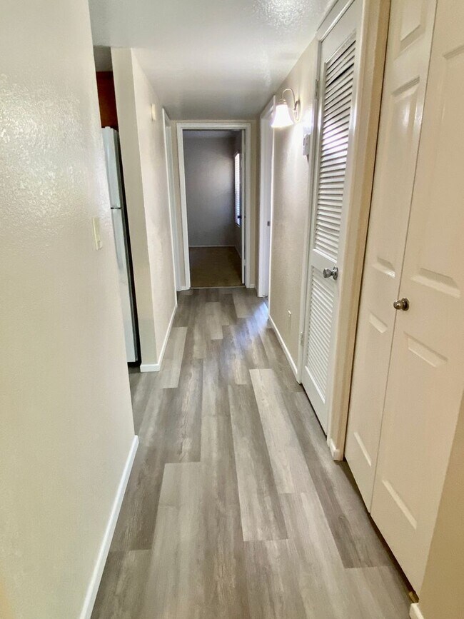Building Photo - Spacious Tempe Condo 2 Bedroom 2 Full Bath