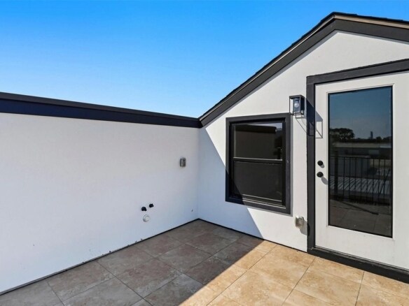Building Photo - 2921 El Fenice Ln