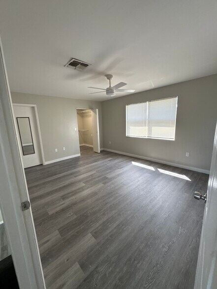 Building Photo - 7023 Oakwood Dr