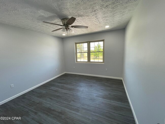 Building Photo - 112 Parker Village Cir