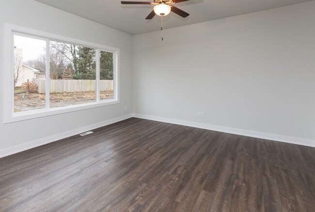 Building Photo - MOVE-IN SPECIAL!! Altoona home available 4...