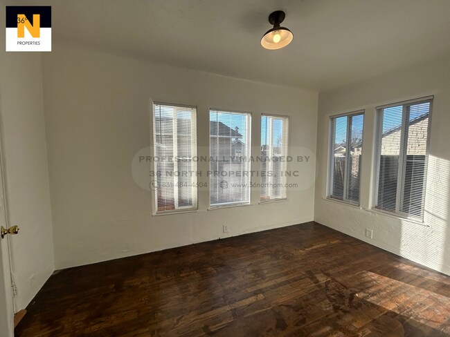 Building Photo - 216 7th St