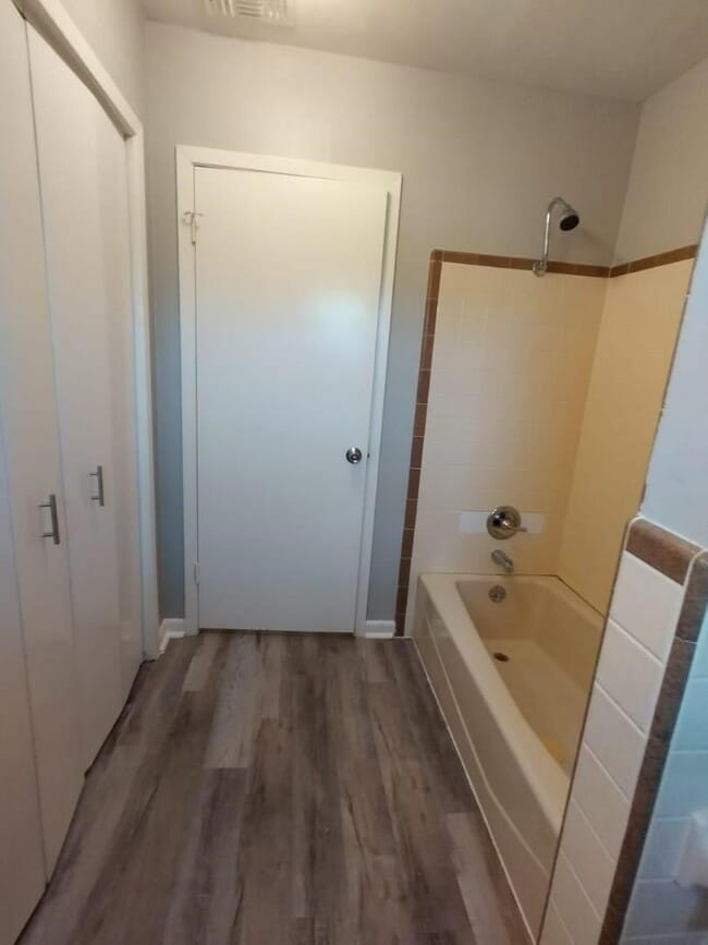 Building Photo - 1220 Walnut St