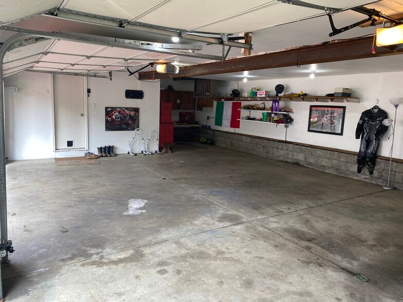 Building Photo - 2617 Maple Ave NE