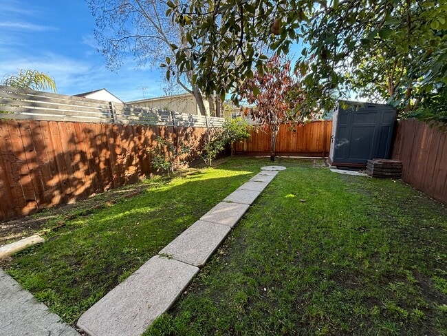 Building Photo - Adorable and Historic Home in West Alameda