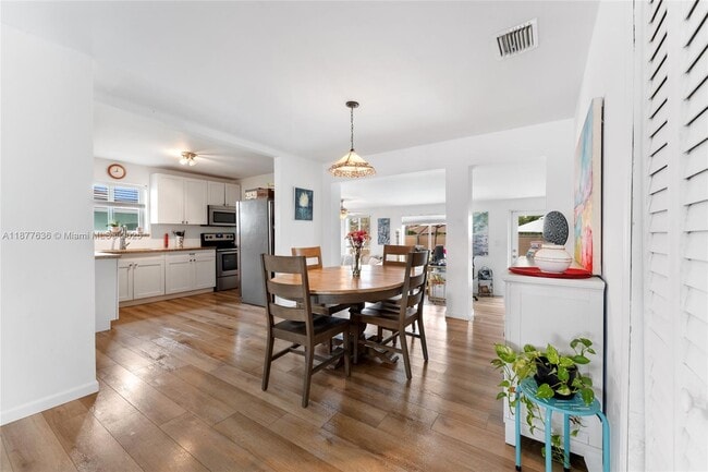 Building Photo - 2625 SW 67th Ave