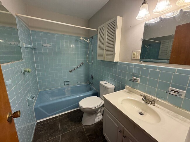 Building Photo - 937/939 E 6TH Ave