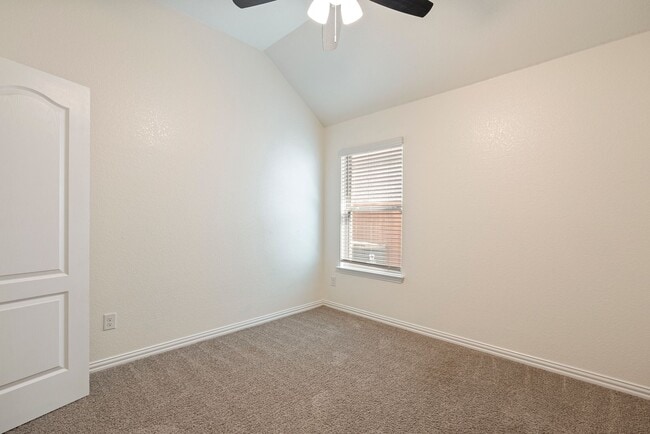 Building Photo - Beautiful 5 bedroom, 3 bathroom home in Buda!!!