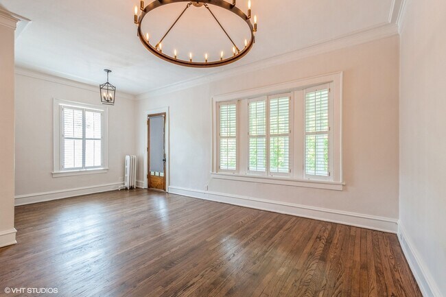 Building Photo - 621 Hinman Ave