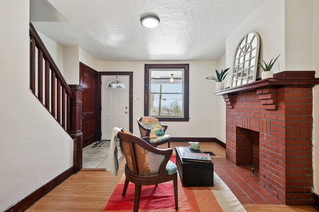 Building Photo - 2241 1/2 Hawthorne Ave