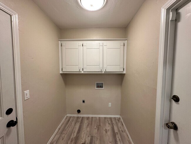 Building Photo - Spacious 3-Bed Home in OKC with Dual Prima...