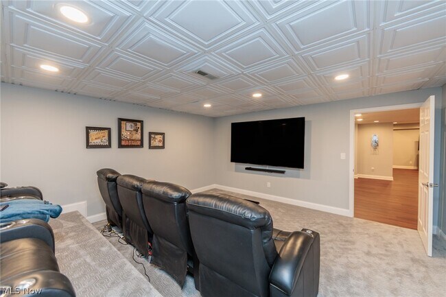 Building Photo - 30 Cableknoll Ln