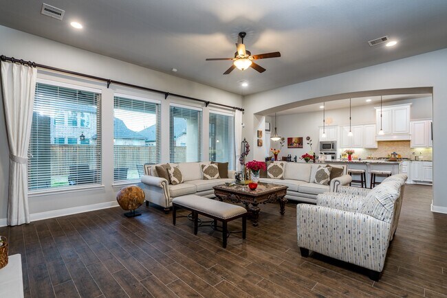 Building Photo - 10410 Southern Hawker