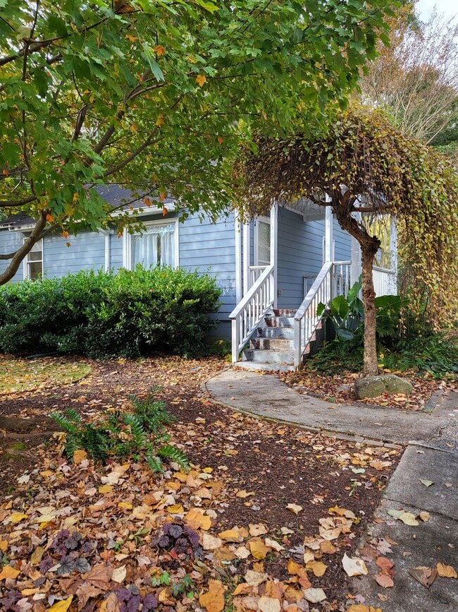 Building Photo - 443 Maynard Terrace SE