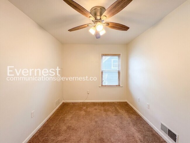 Building Photo - 4-Bed/2-Bath Home with Fenced Yard/ Available Soon!