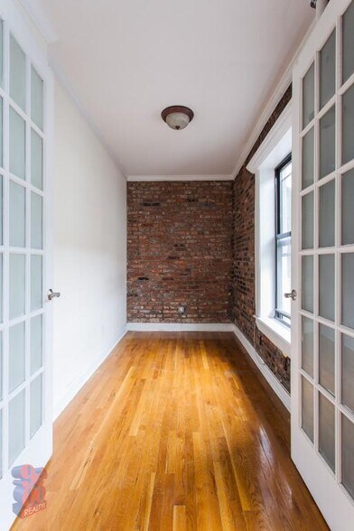 Building Photo - 432 E 13th St