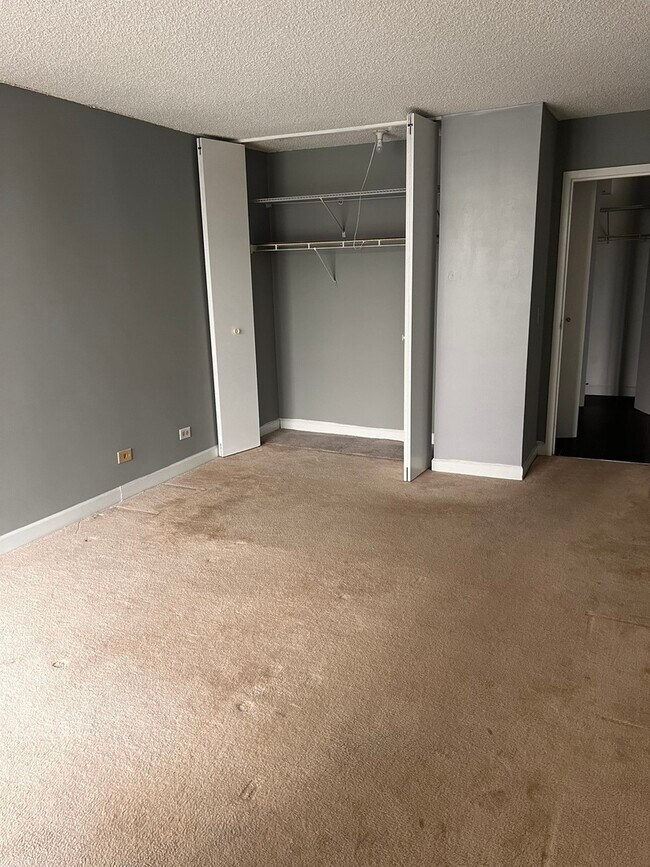 Building Photo - 200 N Dearborn St