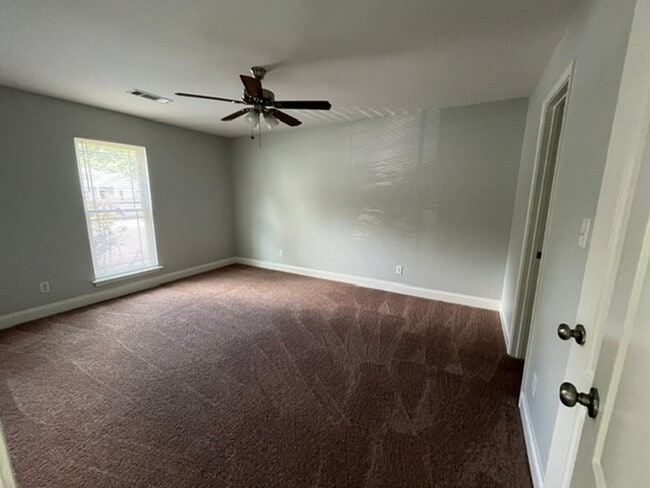 Building Photo - 120 Laurelwood Ct