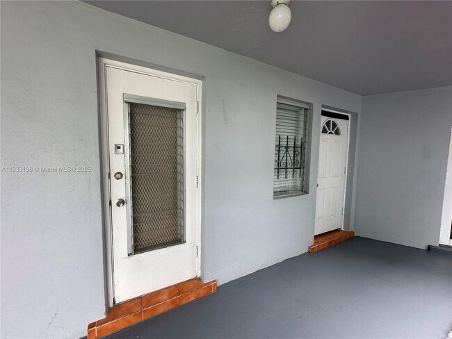 Building Photo - 1723 NE Miami Gardens Dr