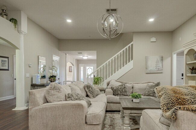 Building Photo - 33721 Spring Dr
