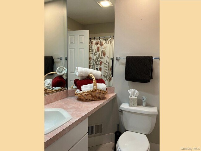 Building Photo - 1404 Pondcrest Ln