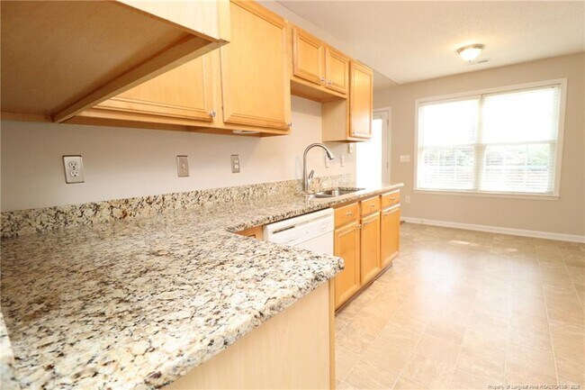 Building Photo - 305 Firefly Rd