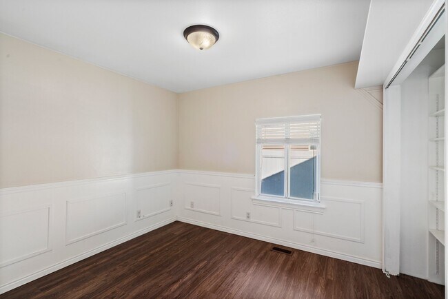 Building Photo - 80 W 750 N