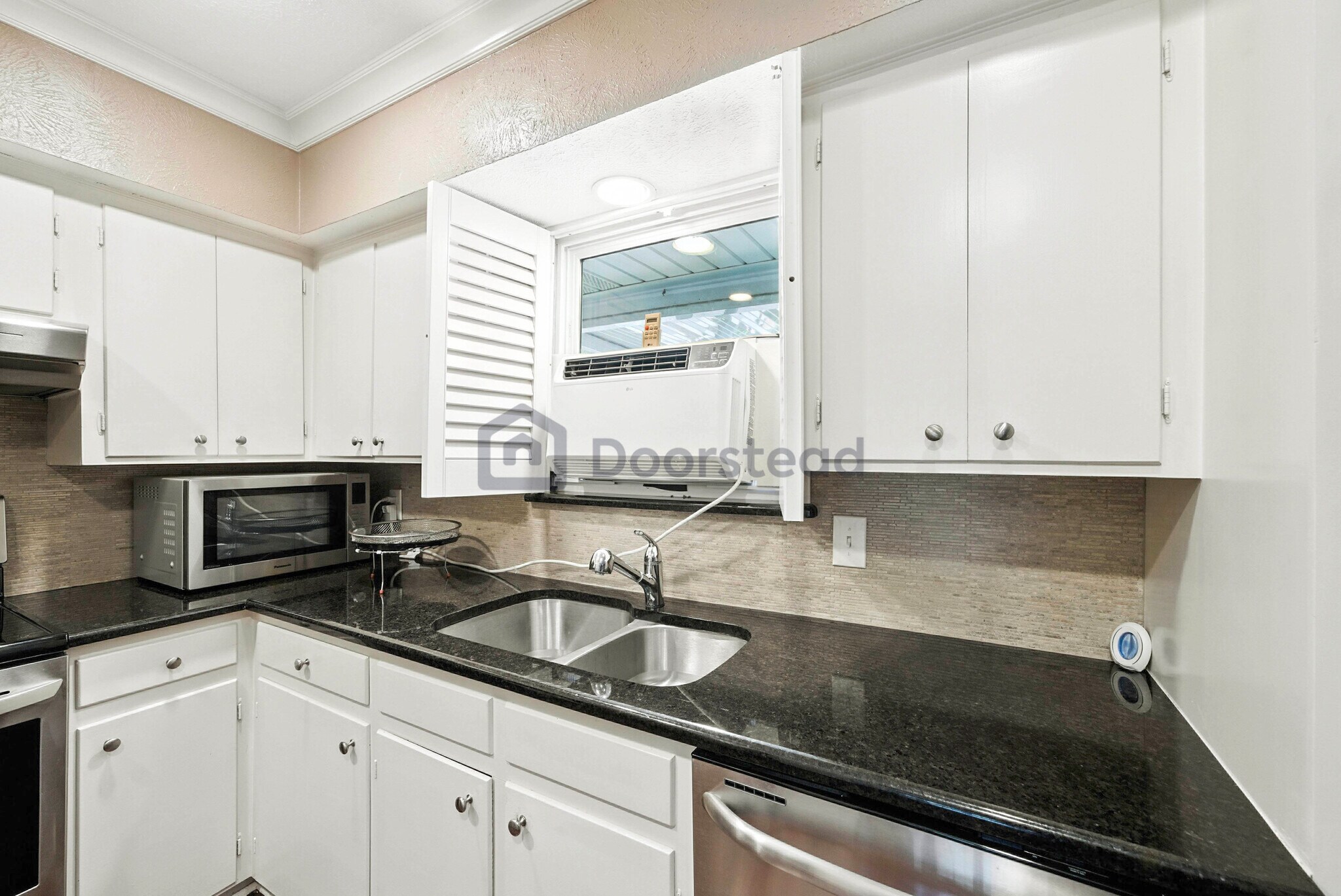 Building Photo - 6009 Sandhurst Ln