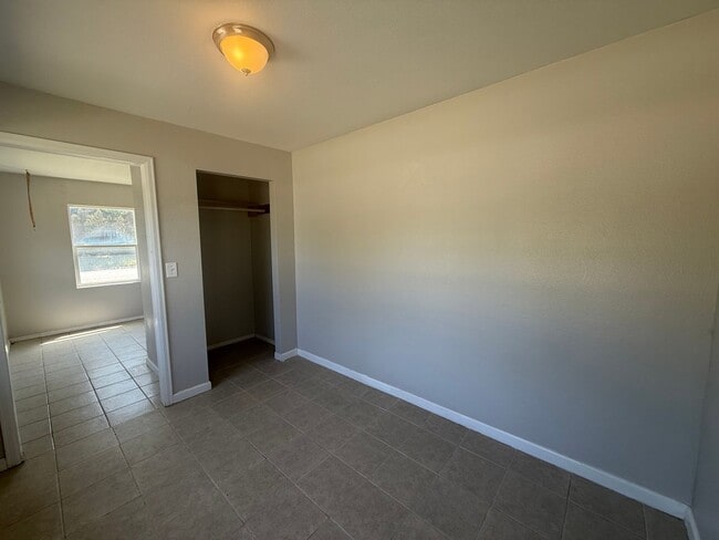 Building Photo - Two bedroom, One bathroom, Pet friendly ho...