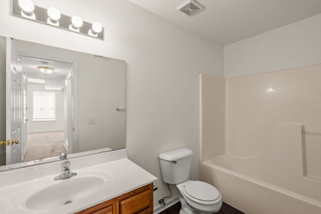 Building Photo - 2405-2407-2407 Northampton Dr