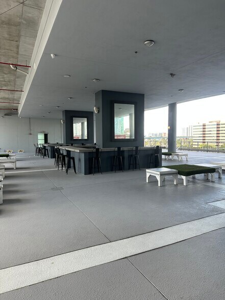 Building Photo - 690 SW 1st Ct