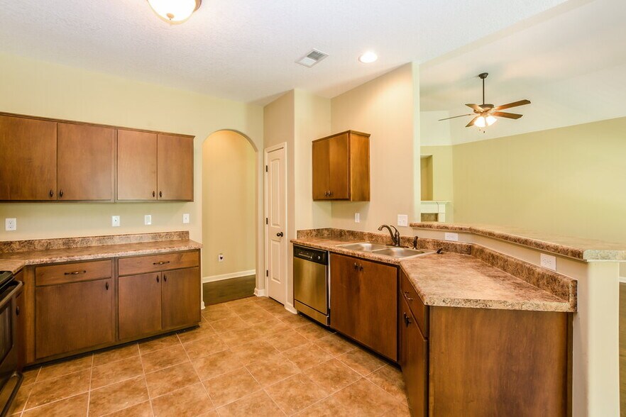 Building Photo - 5009 Forest Oasis Ln