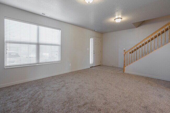Building Photo - 3155 S Hidden Valley Dr