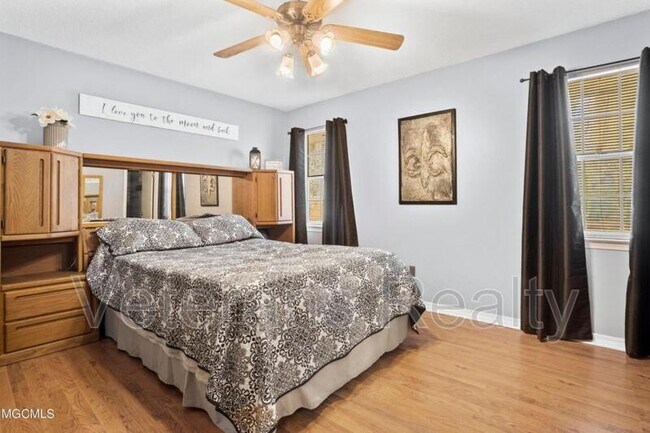 Building Photo - 313 Seal Ave