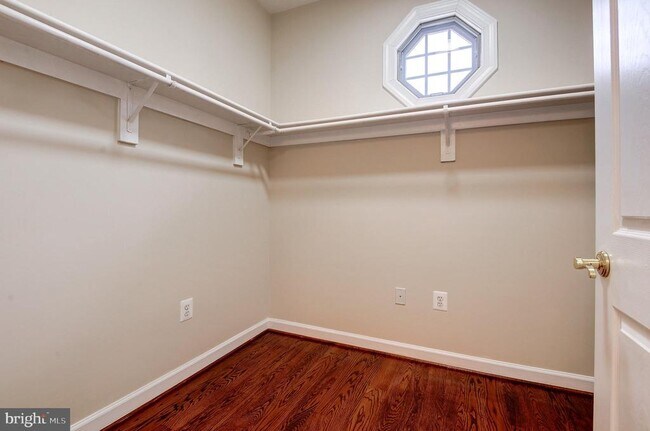 Building Photo - 4303 Evergreen Ln