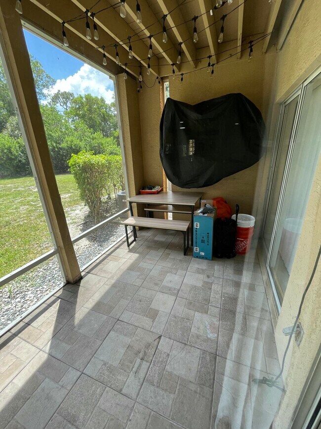 Building Photo - 4751 Via Palm Lakes