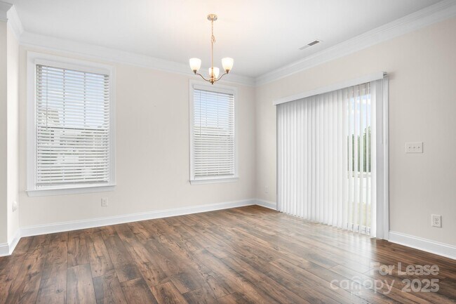 Building Photo - 196 Longleaf Dr